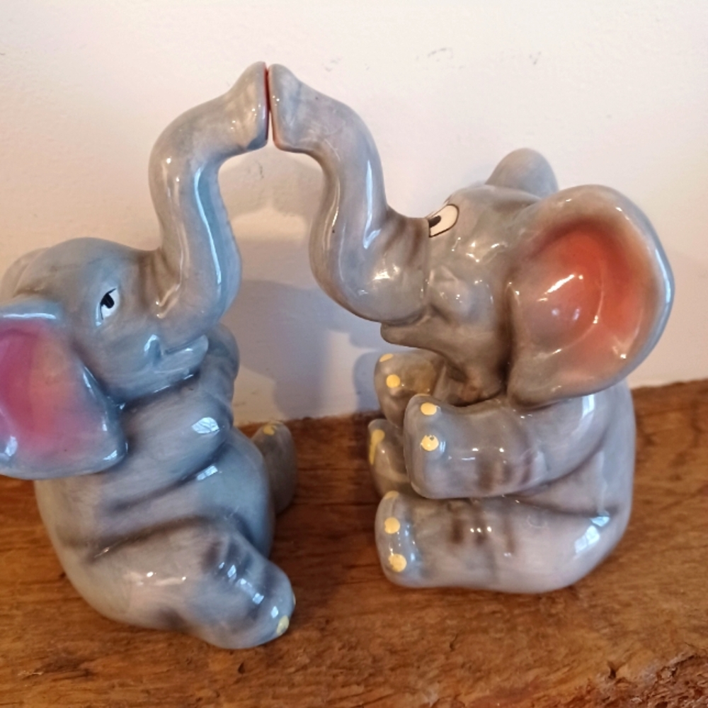 Vintage Kissing Elephants Salt and Pepper Shaker Set